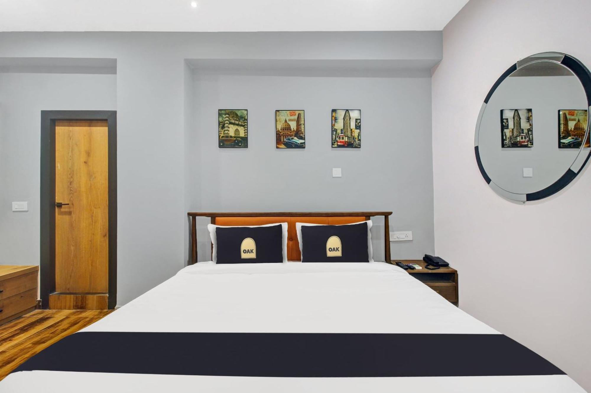 Super Townhouse Oak Hitec City Near Image Hospital Hyderabad Exterior photo