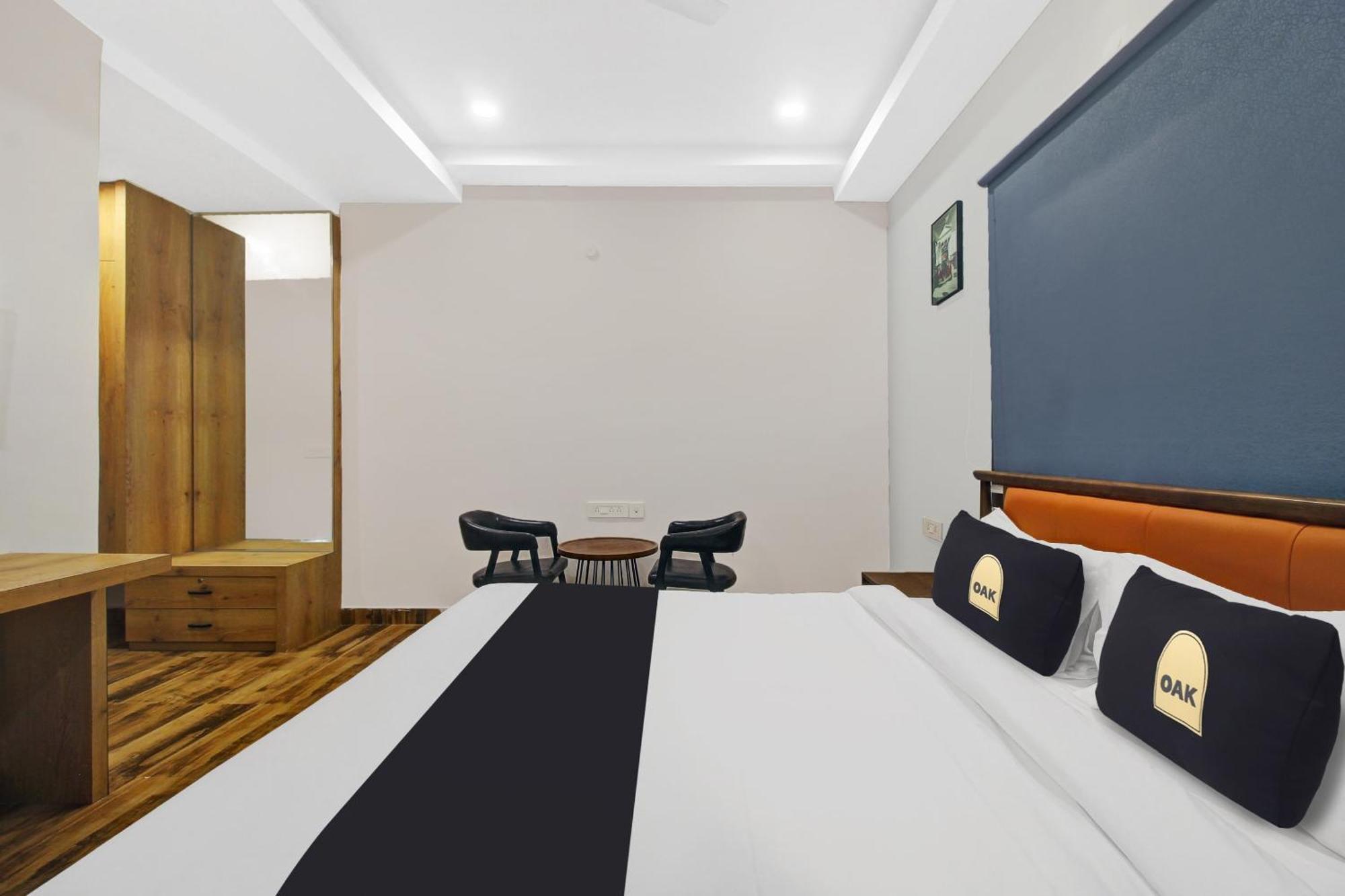 Super Townhouse Oak Hitec City Near Image Hospital Hyderabad Exterior photo