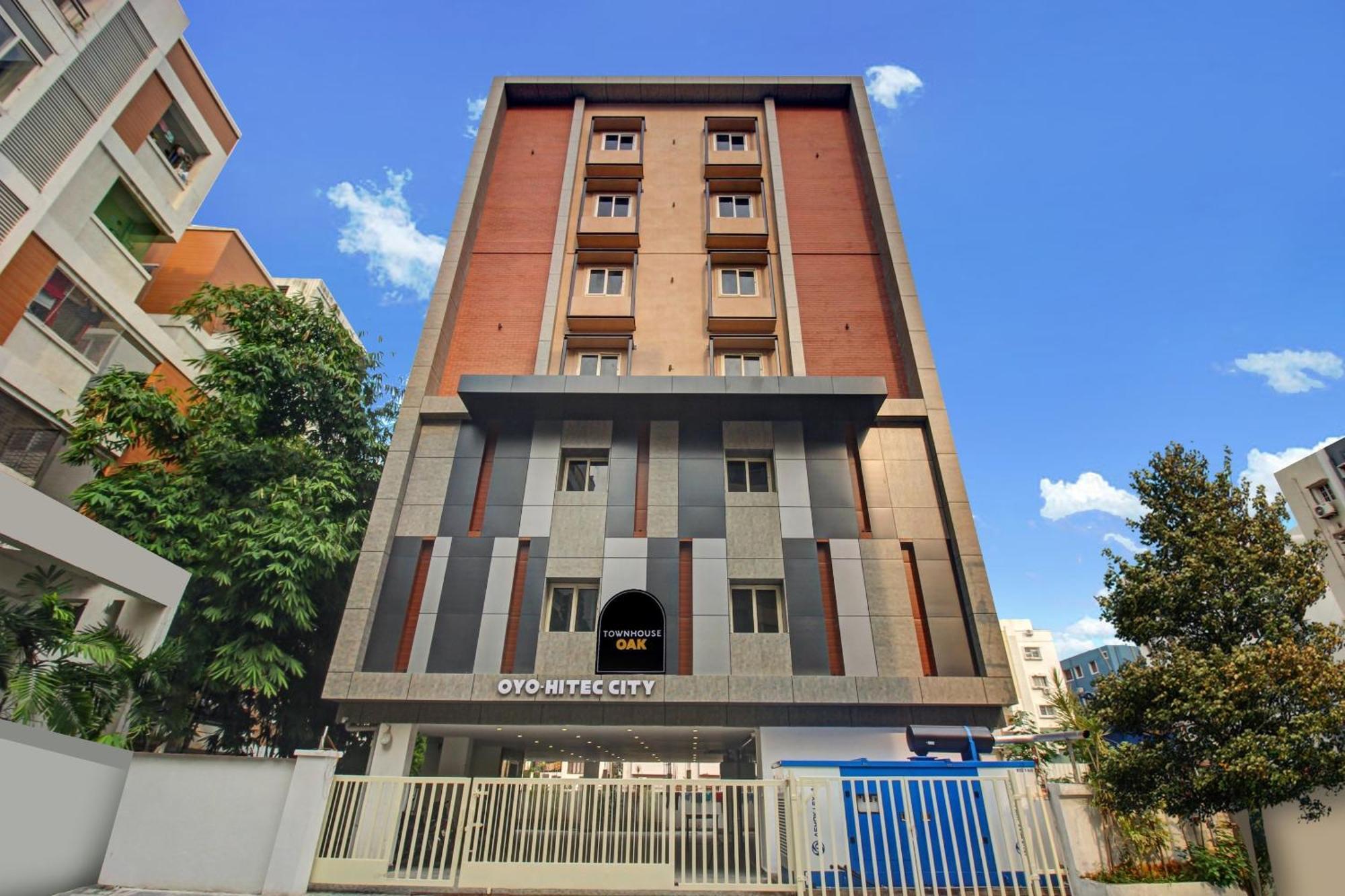 Super Townhouse Oak Hitec City Near Image Hospital Hyderabad Exterior photo