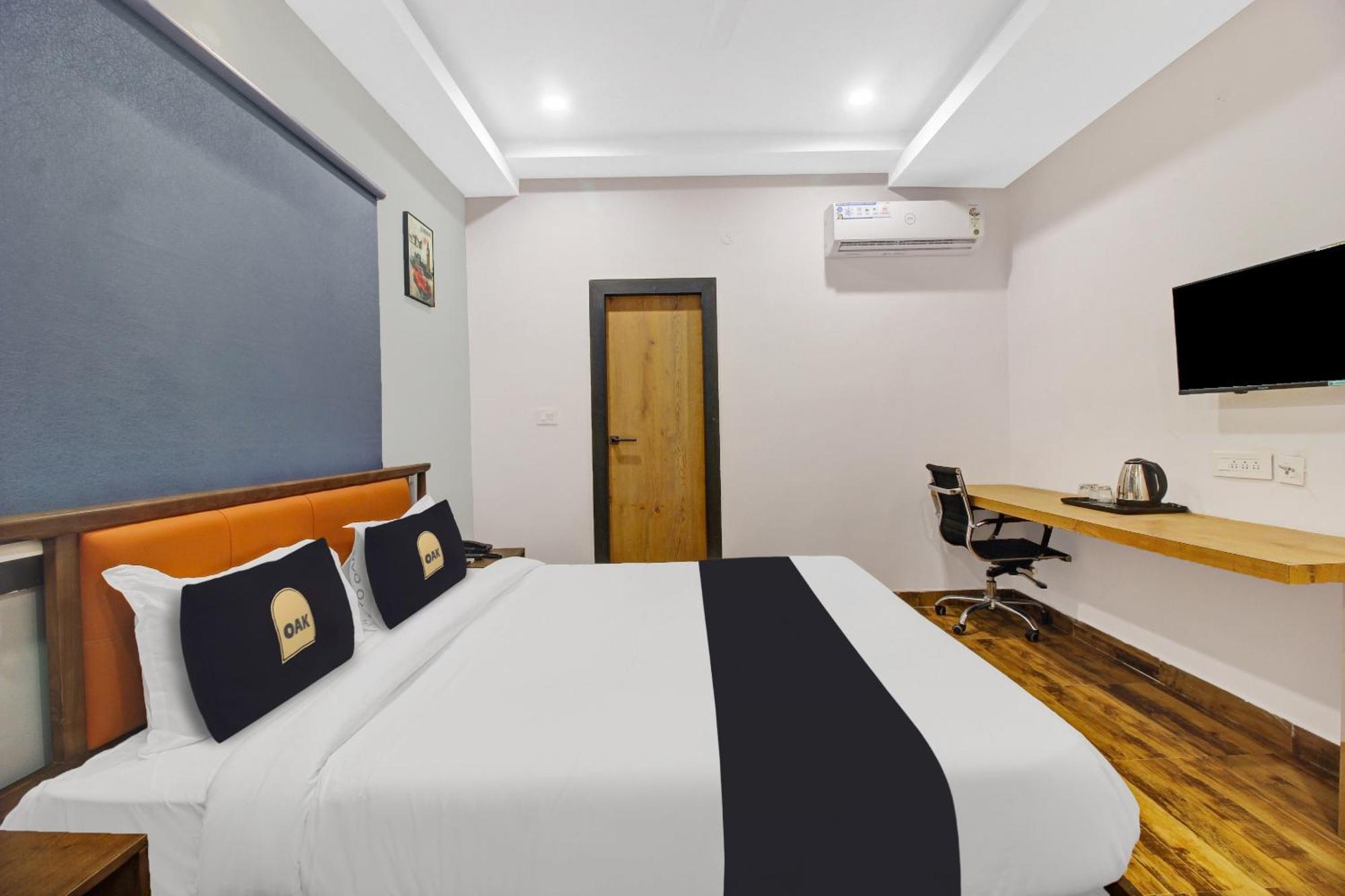 Super Townhouse Oak Hitec City Near Image Hospital Hyderabad Exterior photo